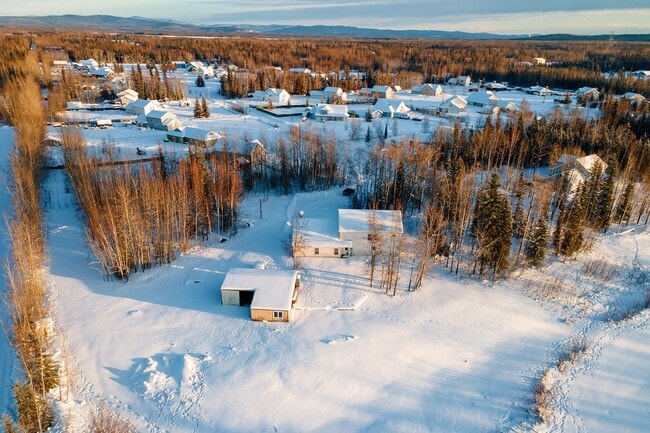 Building Photo - Spacious 5 Bedroom Home on 6 Acres – North Pole, Alaska