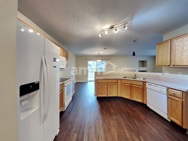 Building Photo - 551 Grabill Dr