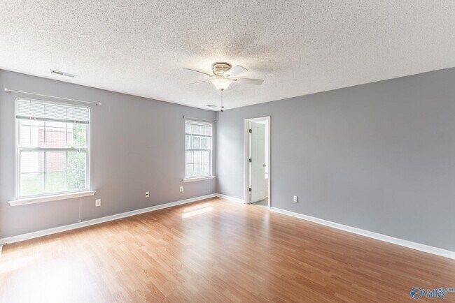 Building Photo - 117 Bambi Ln