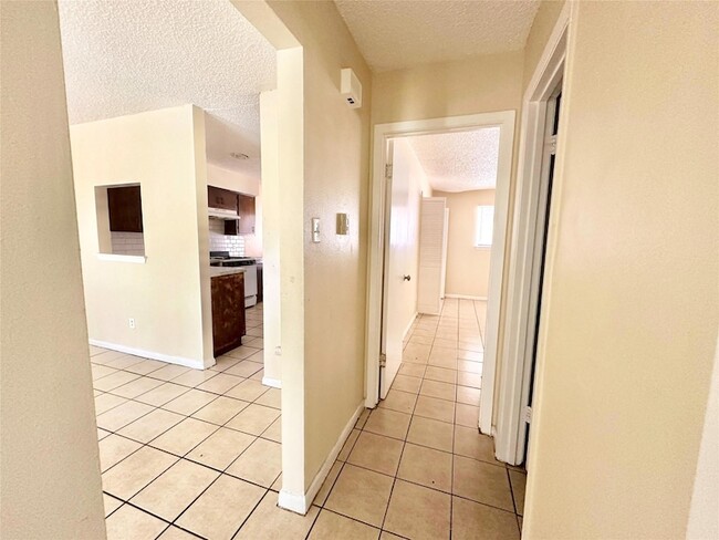 Building Photo - 207 W William Cannon Dr