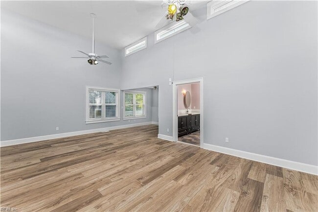 Building Photo - One-of-a-Kind 6-Bedroom Property