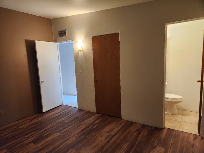 Building Photo - 6816 E Nelson Dr