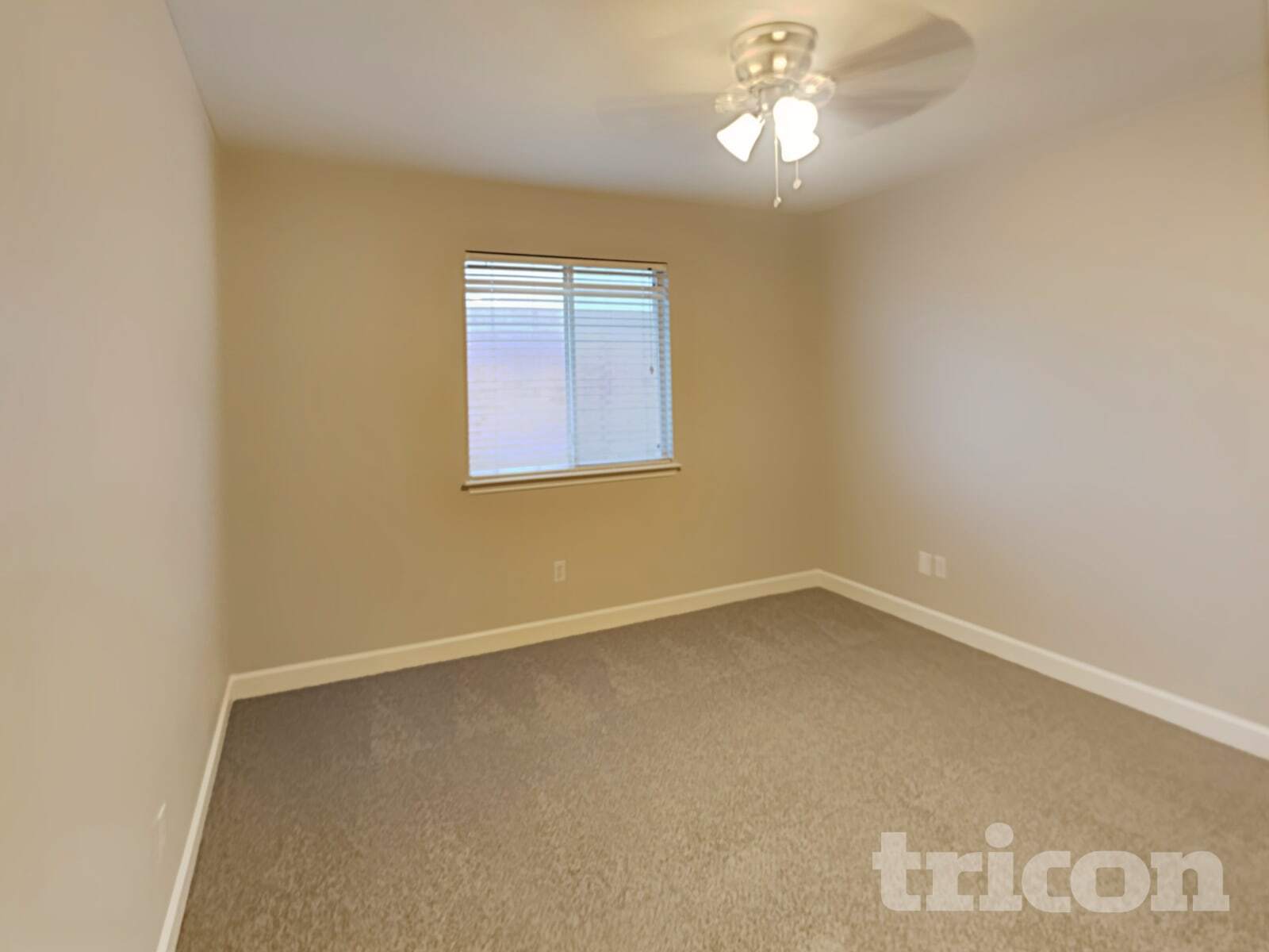 Building Photo - 240 Pine Crest Dr