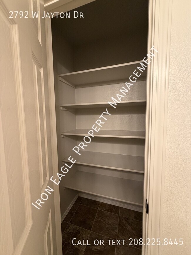 Building Photo - 2792 W Jayton Dr