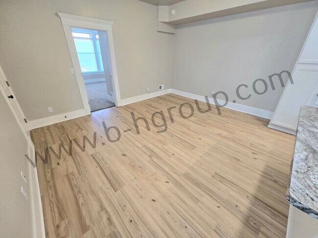 Building Photo - 715 57th St