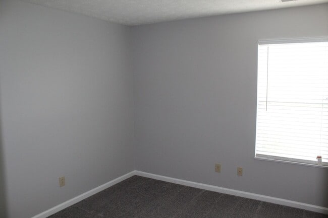 Building Photo - Immaculate 3 Bedroom Ranch in Avon!