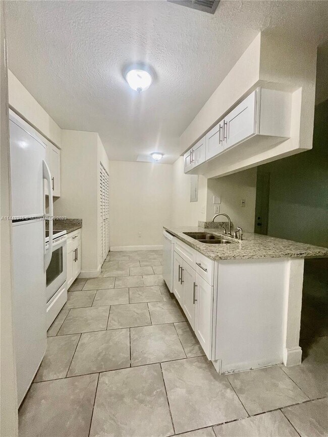 Building Photo - 17325 NW 67th Ct