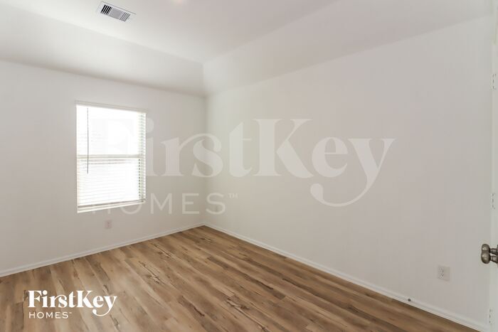 Building Photo - 7727 Jasmine Chase Dr