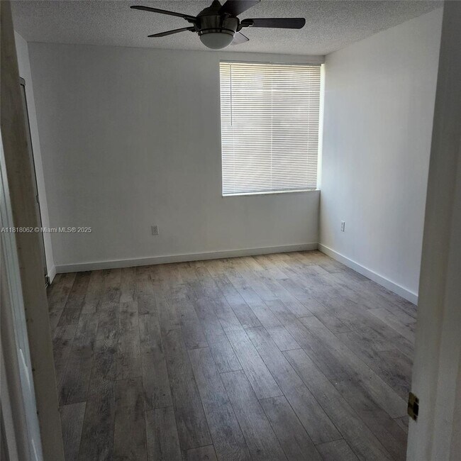 Building Photo - 250 180th Dr