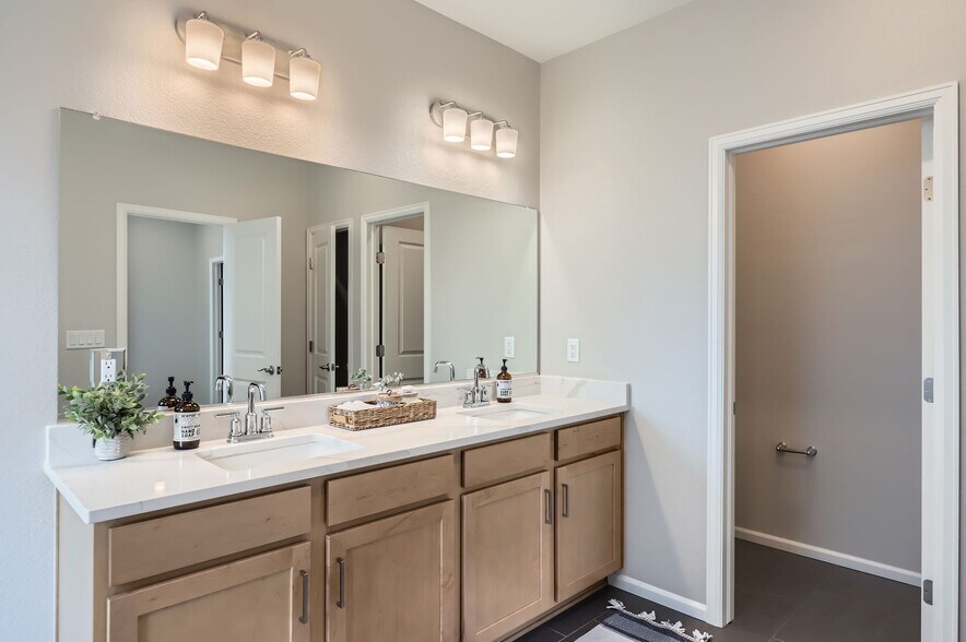 Building Photo - 4701 Amrock Dr