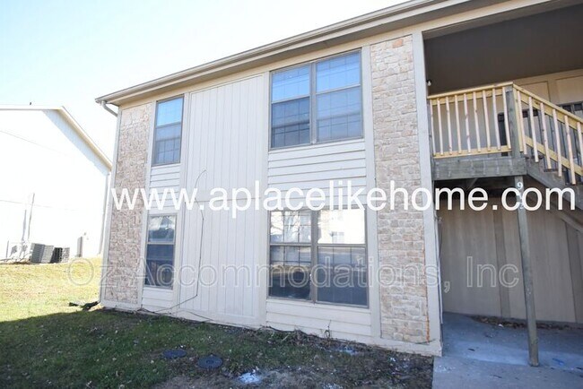 Building Photo - 912 S Edgebrook Ln