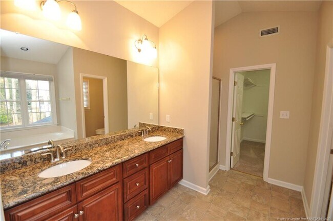 Building Photo - 206 Whiteberry Dr