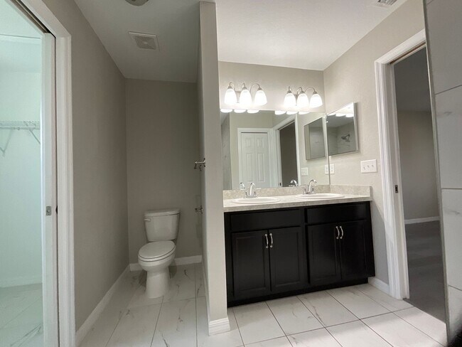 Building Photo - Custom Home - Desirable SE Ocala Neighborhood 3/2/2 **Won't Last**