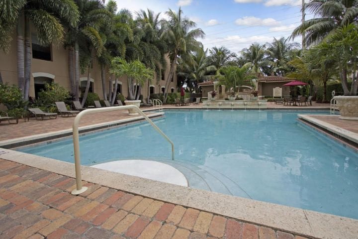 Building Photo - 616 Clearwater Park Rd