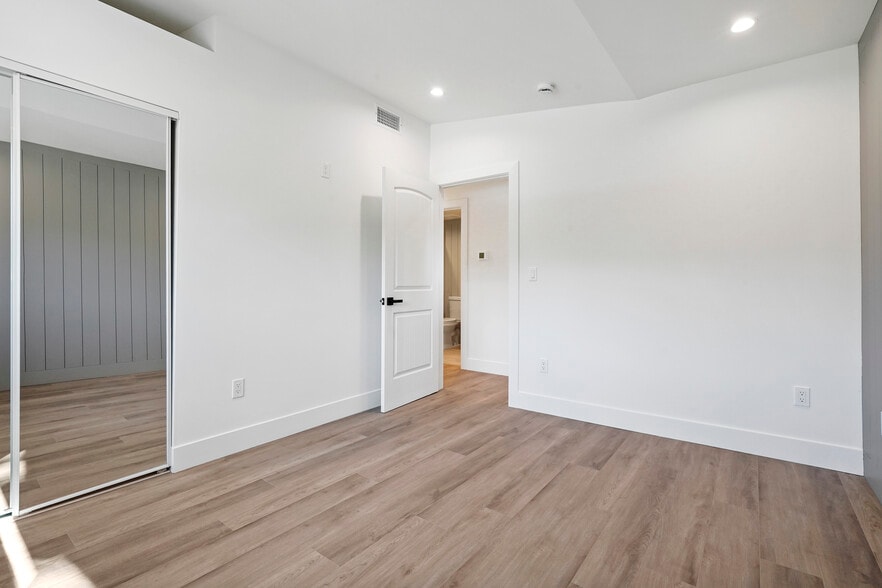 Building Photo - 10028 Shoup Ave