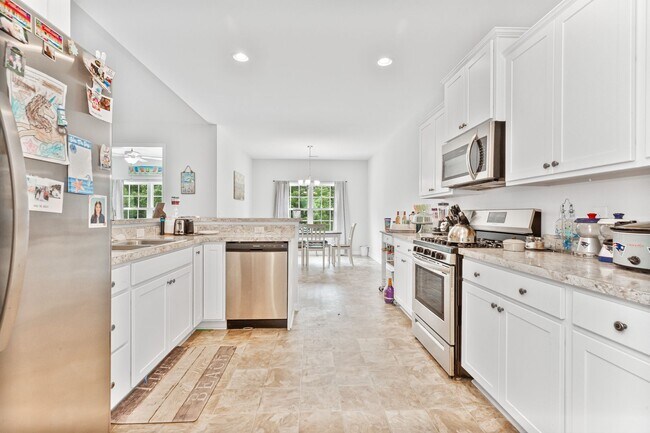 Building Photo - Spacious Home in Barons Bluff North