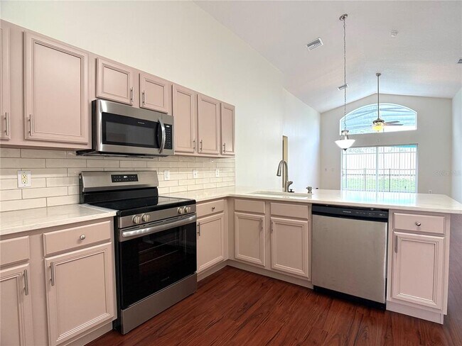 Building Photo - 538 Solana Cir