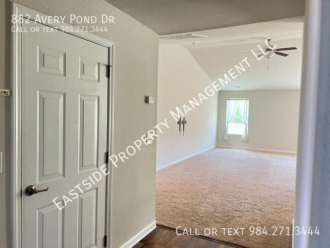 Building Photo - 882 Avery Pond Dr