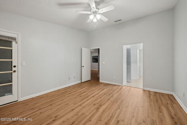 Building Photo - 85 Debarry Ave