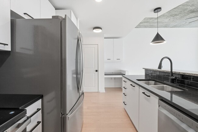 Building Photo - Sought after 1 bedroom on the 29TH FLOOR in the heart of Buckhead!