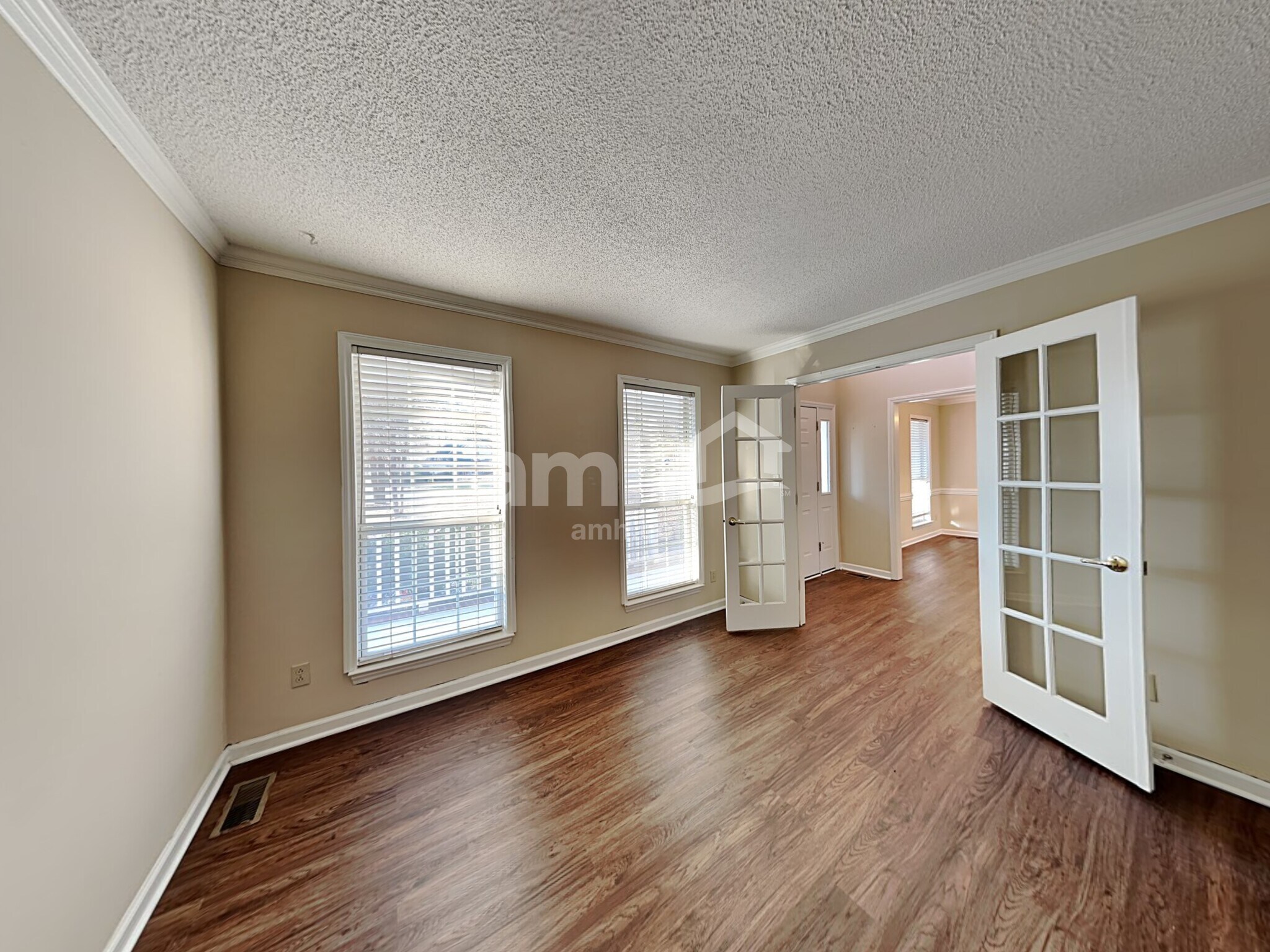 Building Photo - 1255 Hawthorne Dr