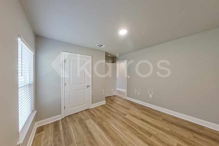 Building Photo - 1534 Cannes Ave