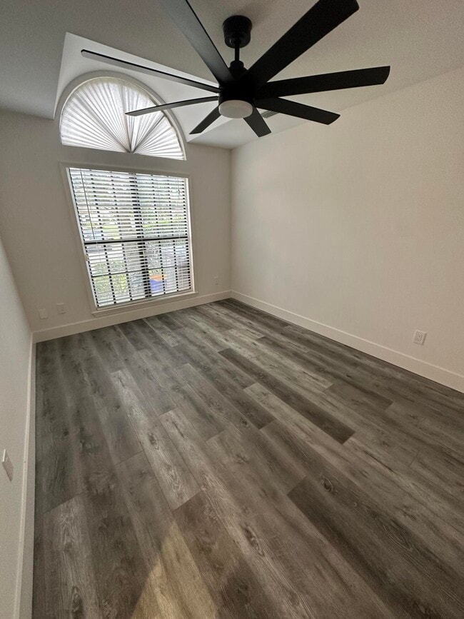 Building Photo - 10300 Hidden Springs Ct
