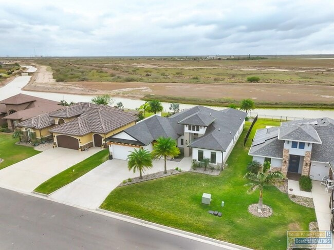 Building Photo - 100 Torrey Pines Dr