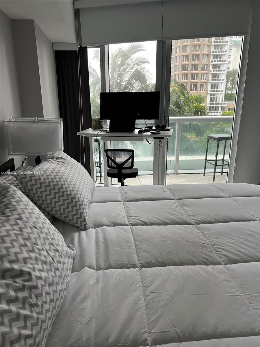 Building Photo - 465 Brickell Ave