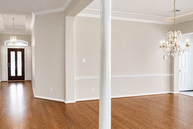 Building Photo - 16415 Burham Park Dr