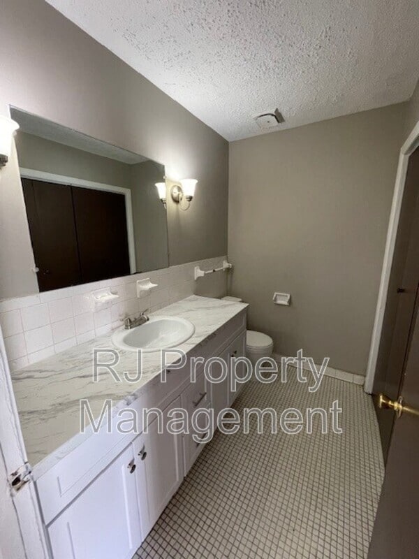 Building Photo - 5580 Apple Blossom Dr