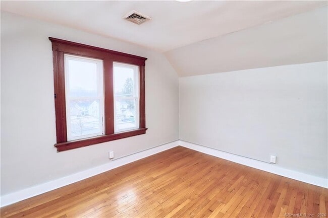 Building Photo - 165 Elm St