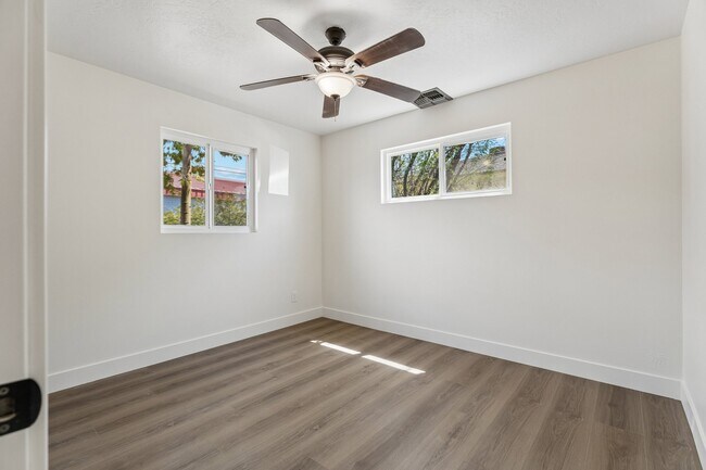Building Photo - 4737 N 13th Ave