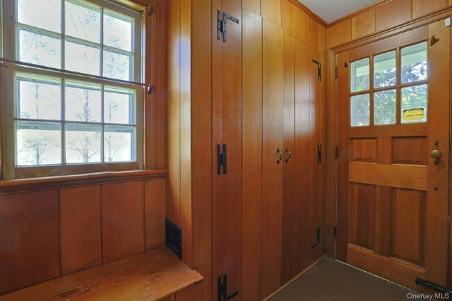 Building Photo - 105 S Greenbush Rd