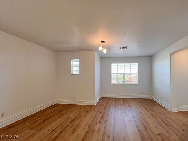 Building Photo - 599 Center Green Dr