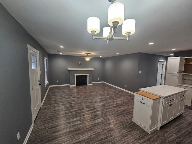 Building Photo - 4 bed 2 bath home in Benton