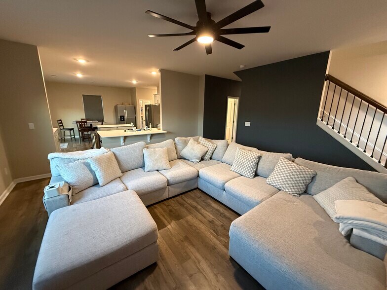 Building Photo - 209 Wheatfield Rd