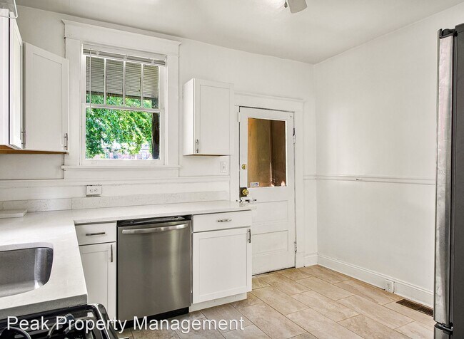 Building Photo - 4 br, 2 bath House - 1304 Bainbridge St.