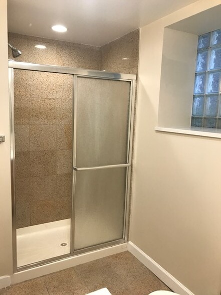 Building Photo - 1322 W Eddy St