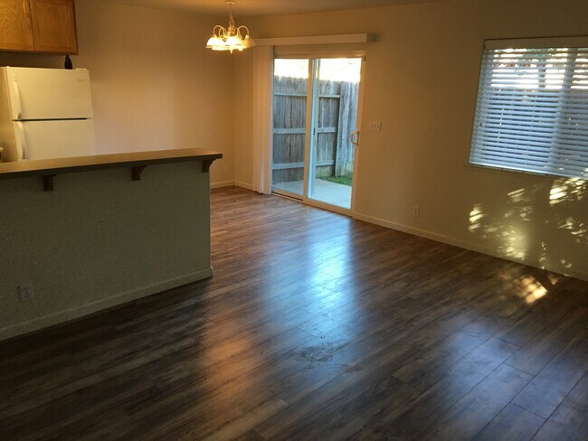 Building Photo - 35 Baltar Loop