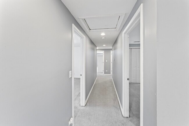 Building Photo - 2916 Oakwood Ave