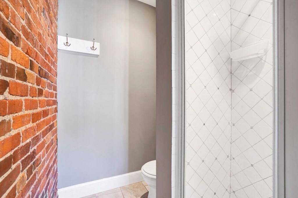 Building Photo - 151 Highland St