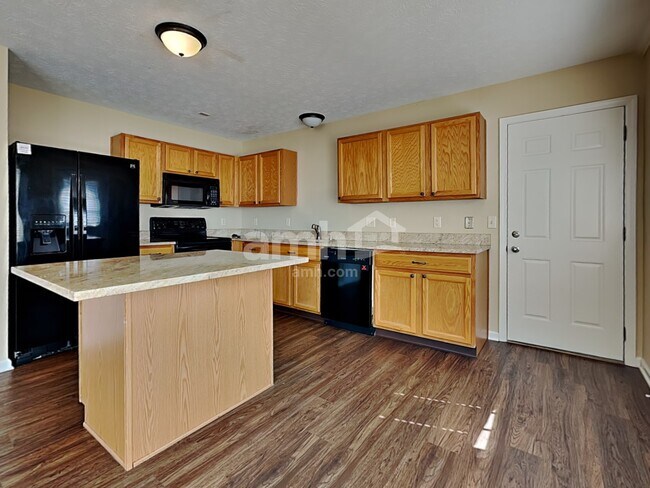 Building Photo - 9937 Whispering Pine Dr