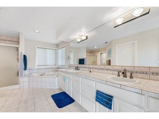 Building Photo - 13923 SW Mistletoe Dr