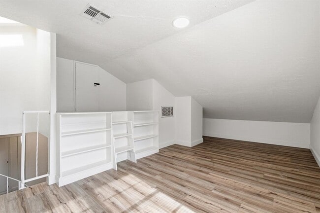 Building Photo - 751 Iowa St