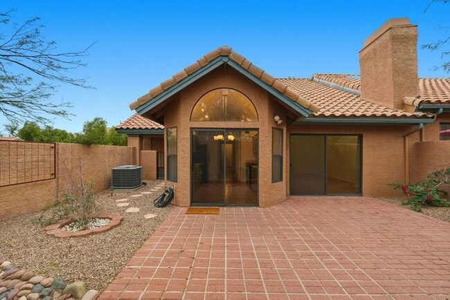 Building Photo - Bright & Peaceful Living in Oro Valley’s Gated Stoney Canyon