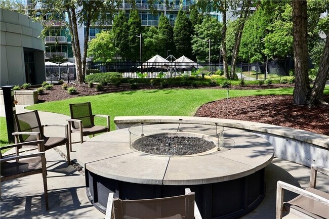 Building Photo - 950 W Peachtree St NW