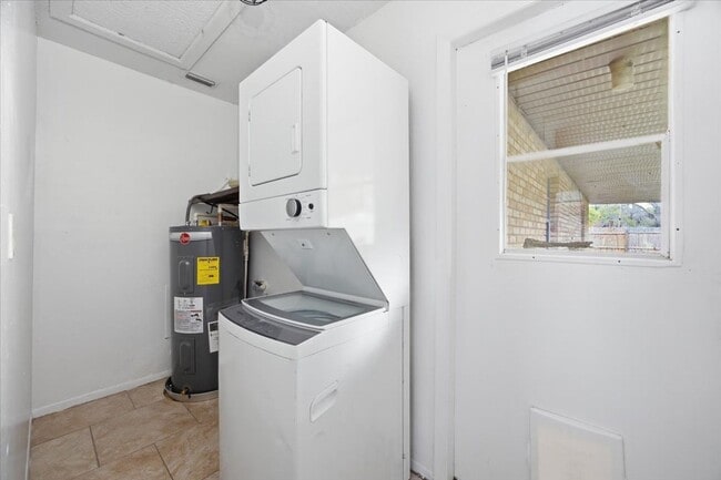 Building Photo - 2218 Brandy Pl