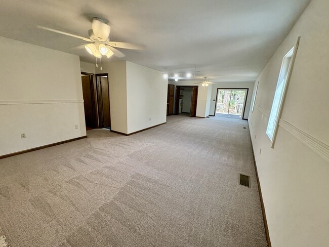 Building Photo - 5 Sweet Branch Ct