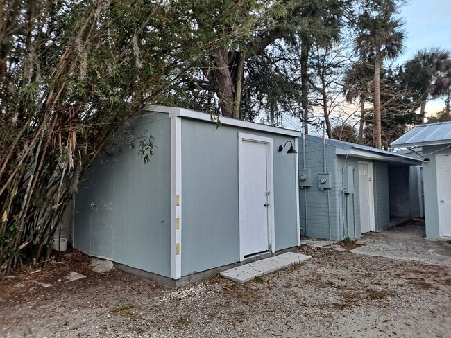 Building Photo - NSB FURNISHED EFFICIENCY UNIT-ALL UTILITIES INCLUDED INCLUDING WI-FI!